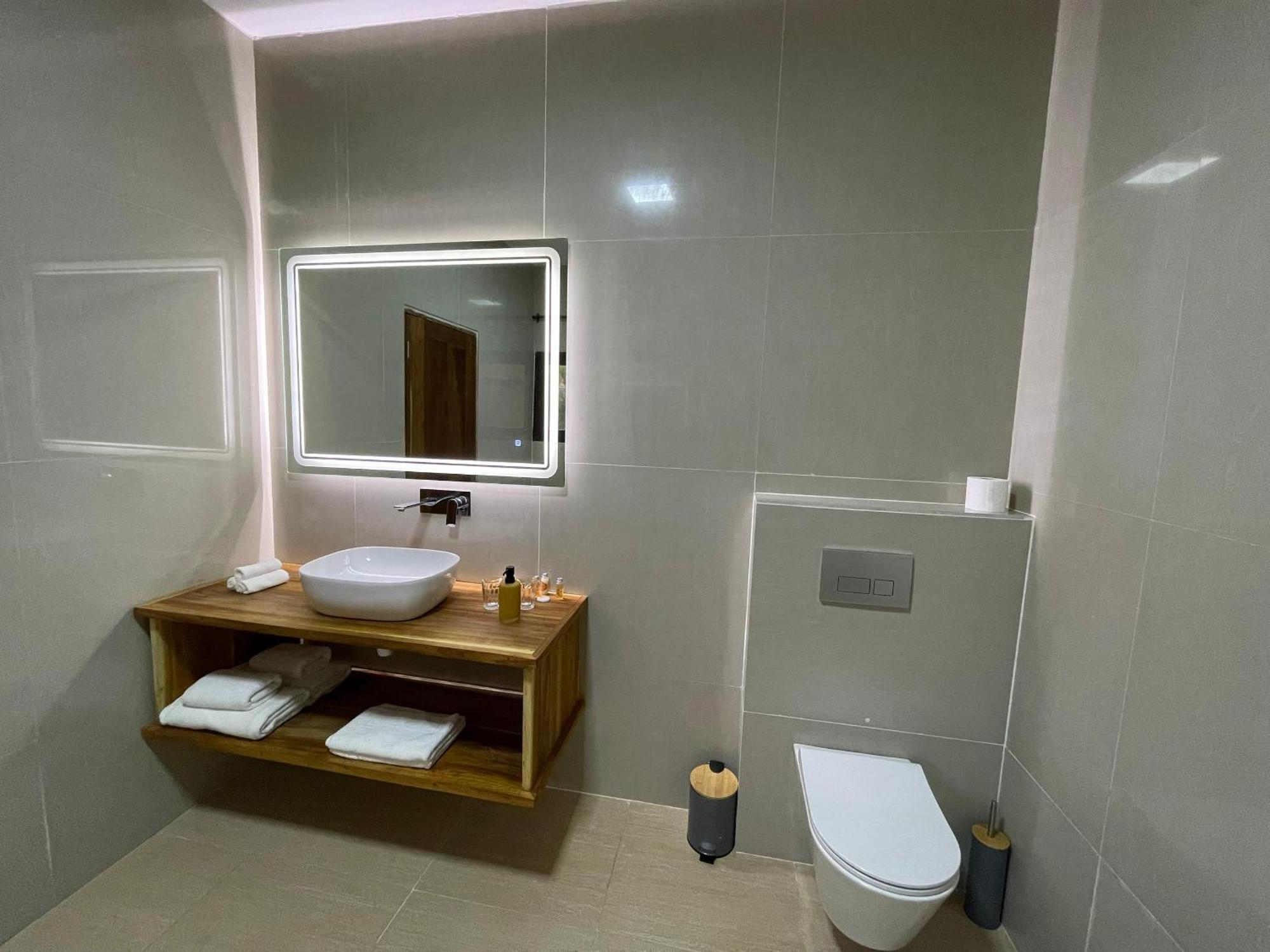 Le Kentia Hotel โลเม ภายนอก รูปภาพ