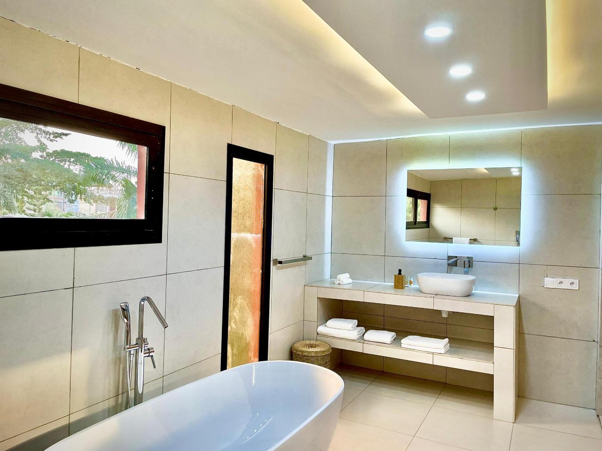 Le Kentia Hotel โลเม ภายนอก รูปภาพ