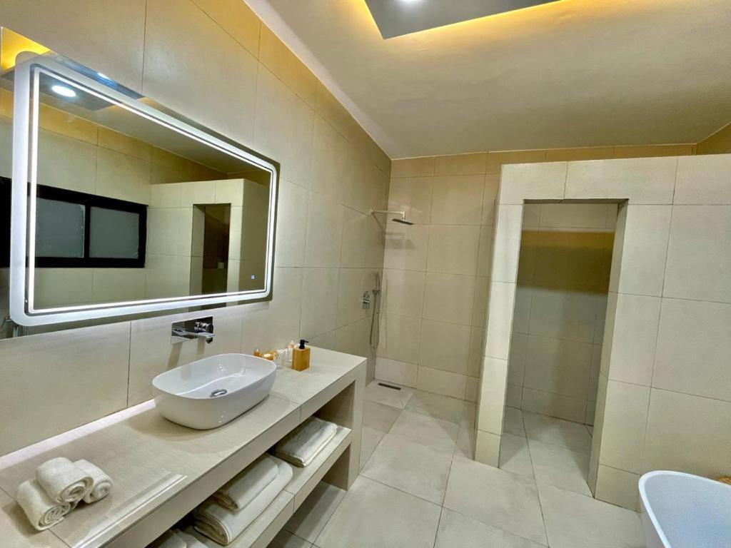 Le Kentia Hotel โลเม ภายนอก รูปภาพ