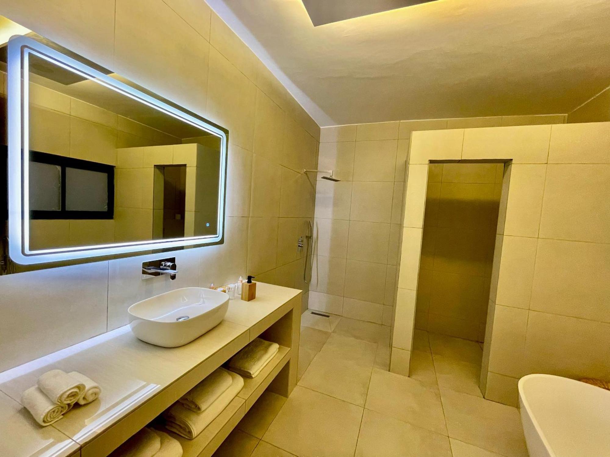 Le Kentia Hotel โลเม ภายนอก รูปภาพ