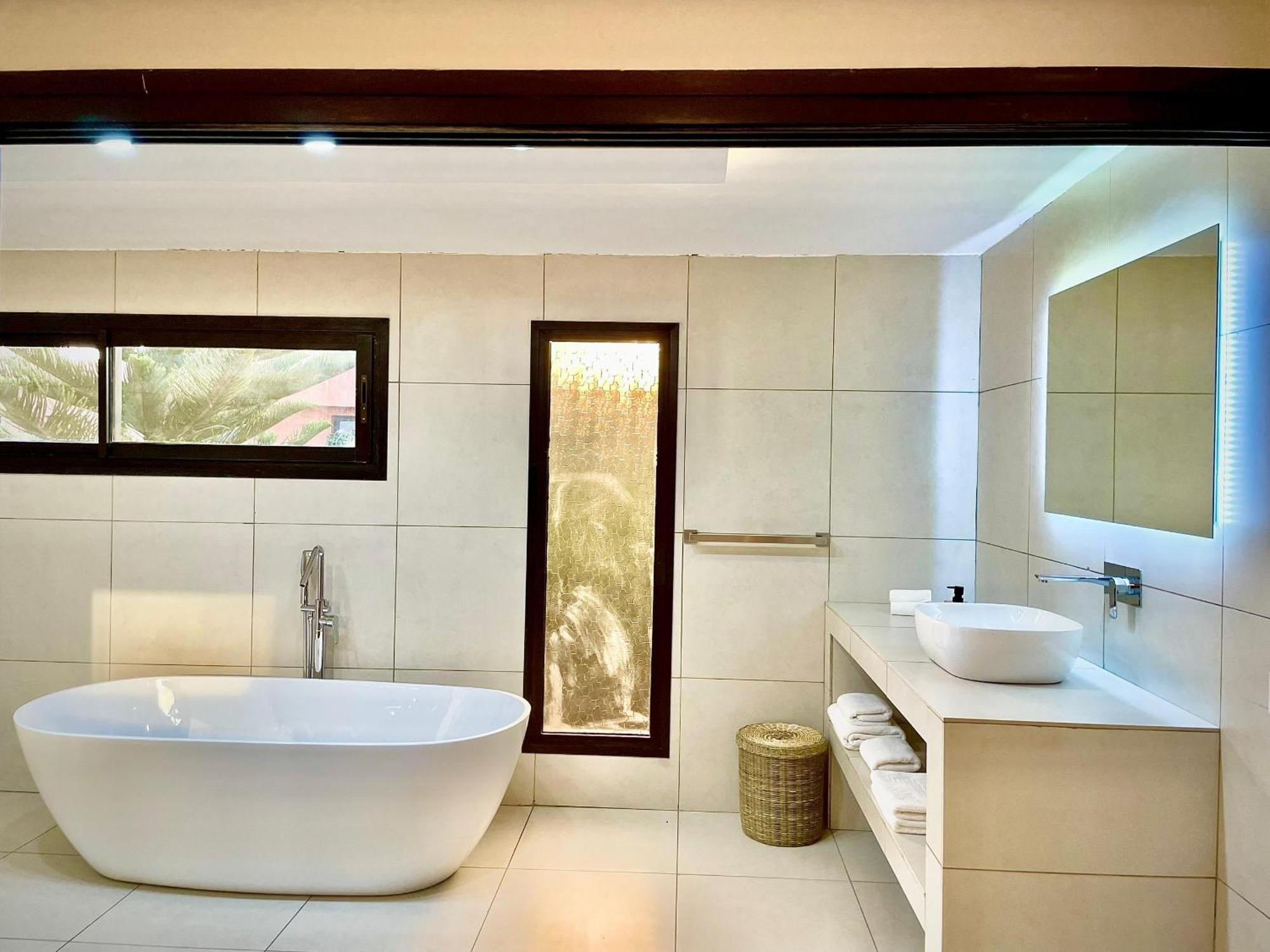 Le Kentia Hotel โลเม ภายนอก รูปภาพ